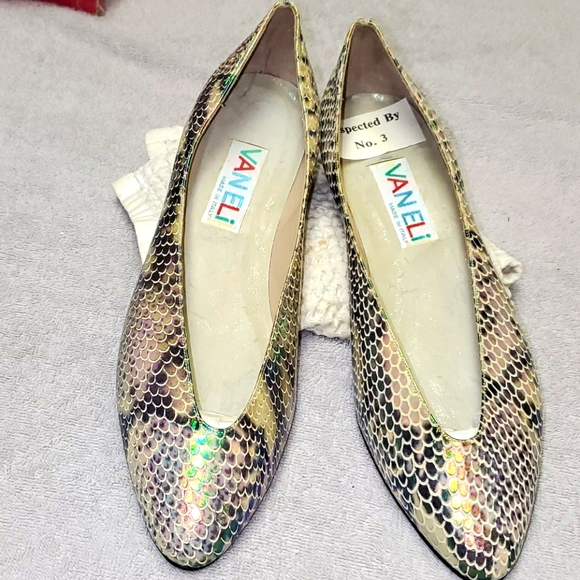 Vaneli Shoes - Vaneli Metalic Leather 10M 1" flats NIB